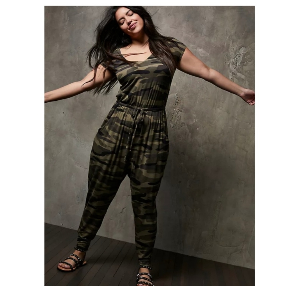 🆕️ Torrid Camo Jumpsuit Size 1